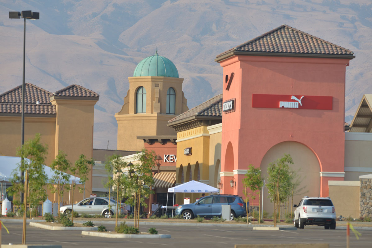 Tejon Outlets - Rockefeller Group