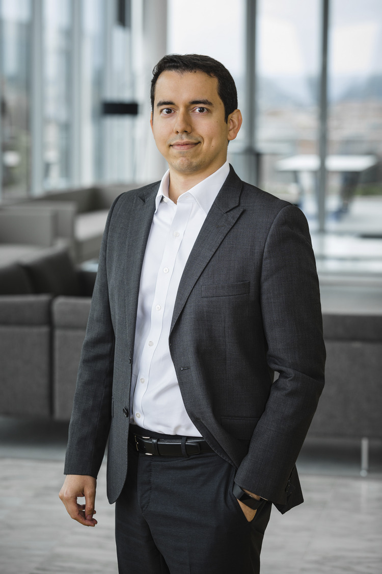 headshot of Orlando Gutiérrez