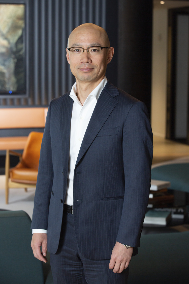 headshot of Toru Hayamizu